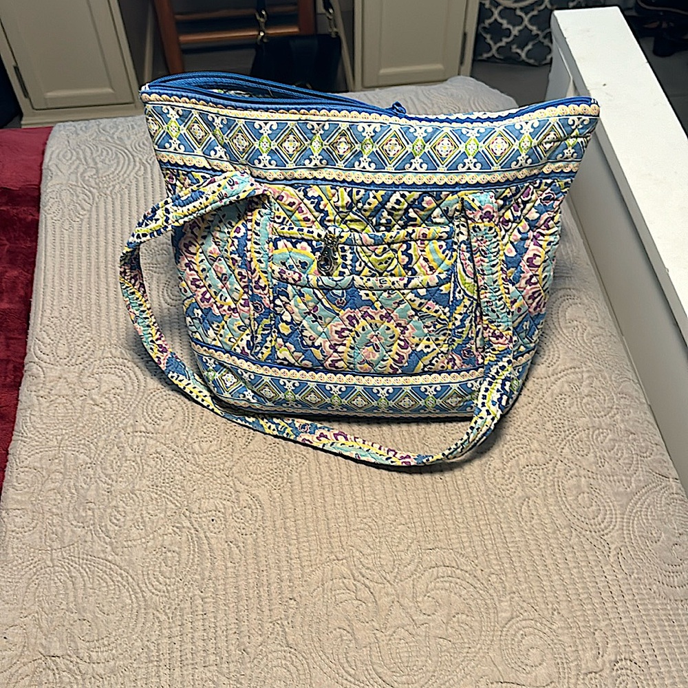Vera Bradley medium sized bag, beautiful colors. Normal wear ￼